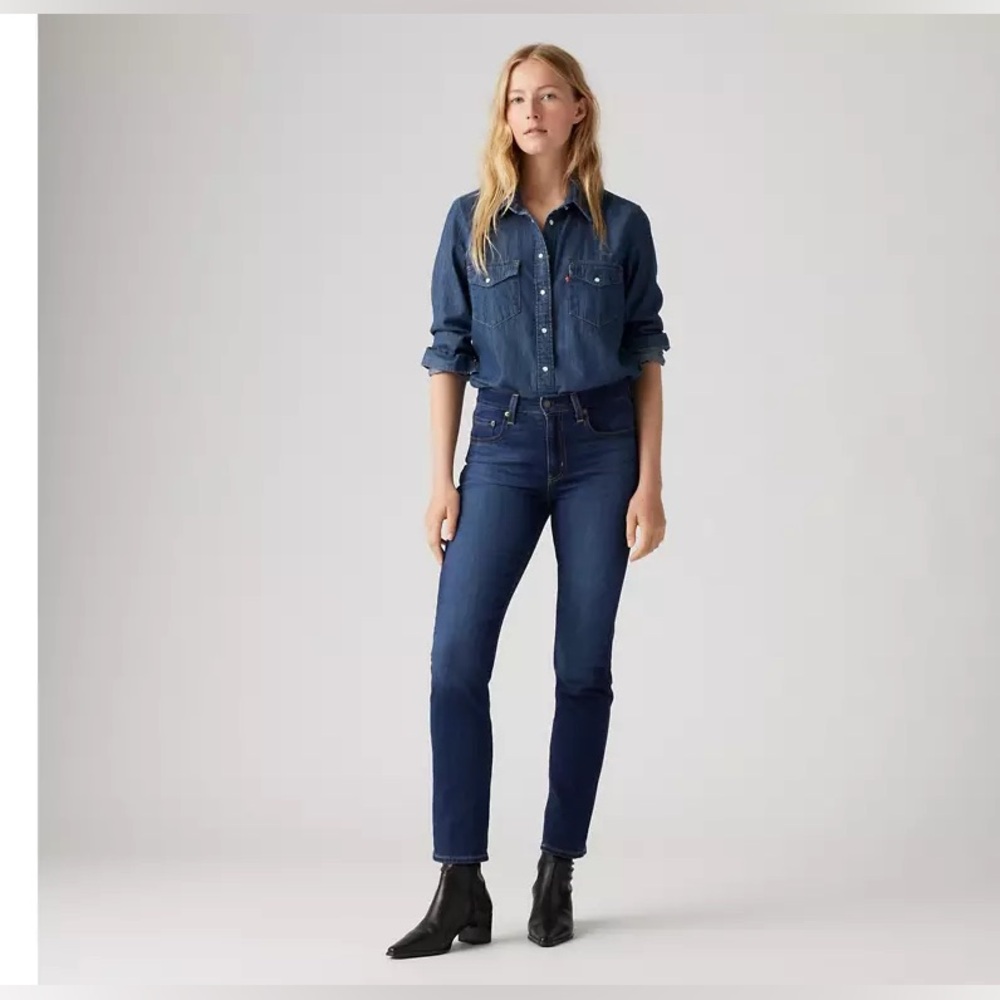 **SOLD** Levi’s 724 Jeans